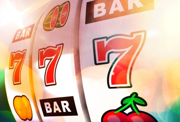 yakinjp slot game interface showing Aviator with stake and spin controls